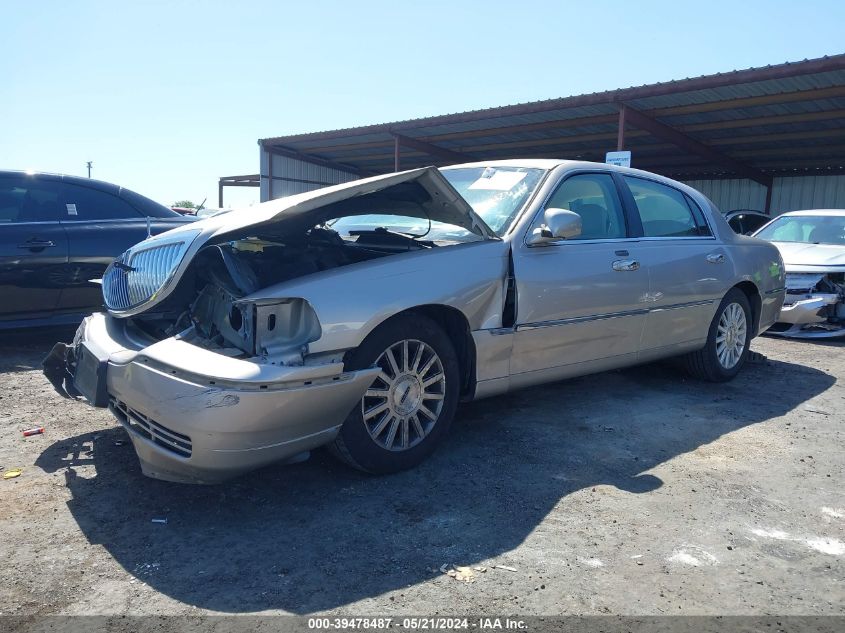 2003 Lincoln Town Car Signature VIN: 1LNHM82W83Y612598 Lot: 39478487