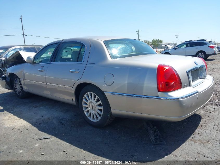 2003 Lincoln Town Car Signature VIN: 1LNHM82W83Y612598 Lot: 39478487