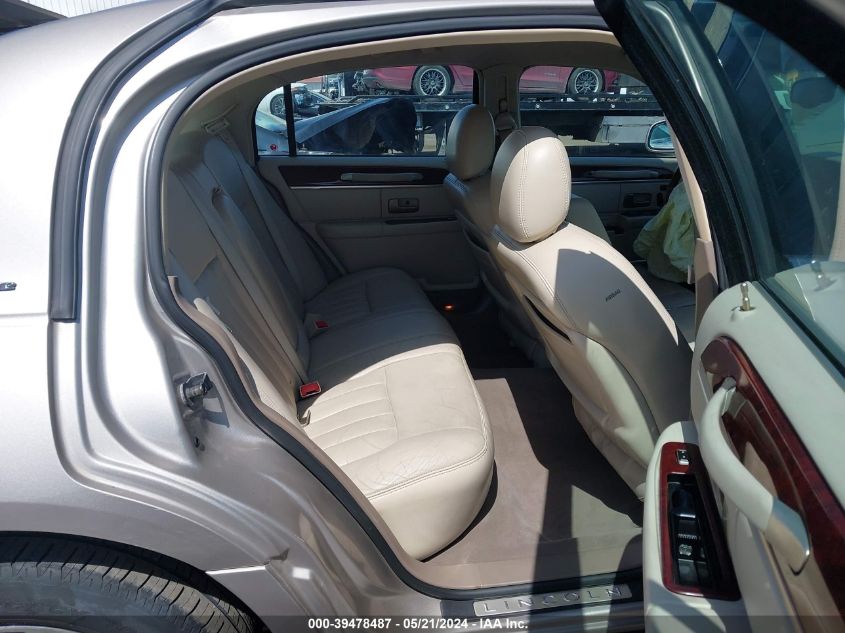 2003 Lincoln Town Car Signature VIN: 1LNHM82W83Y612598 Lot: 39478487