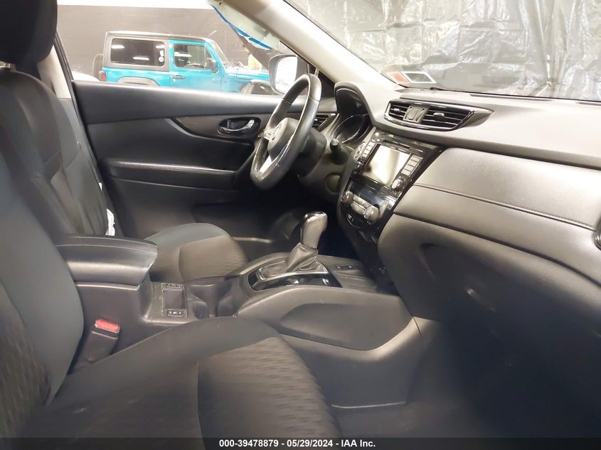 VIN 5N1AT2MV9KC750779 2019 NISSAN ROGUE SV