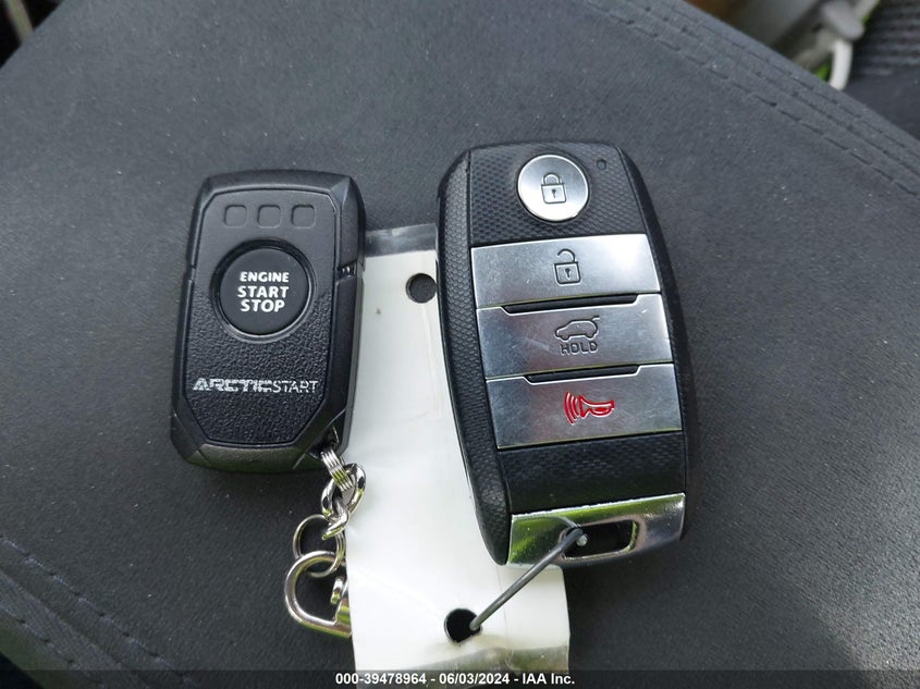 2016 Kia Sorento 3.3L Sx VIN: 5XYPK4A58GG073552 Lot: 39478964