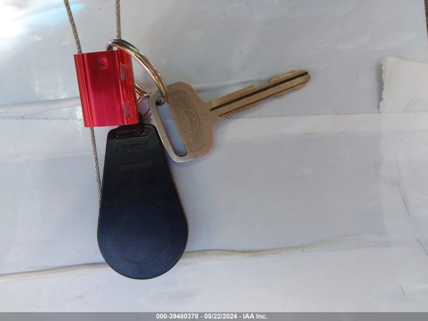 2000 Toyota Camry Le VIN: JT2BG22K7Y0501308 Lot: 39480378