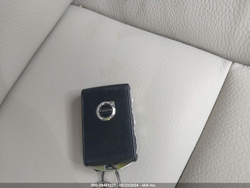 2023 Volvo Xc60 B5 Plus Bright Theme VIN: YV4L12RN7P1267769 Lot: 39481227