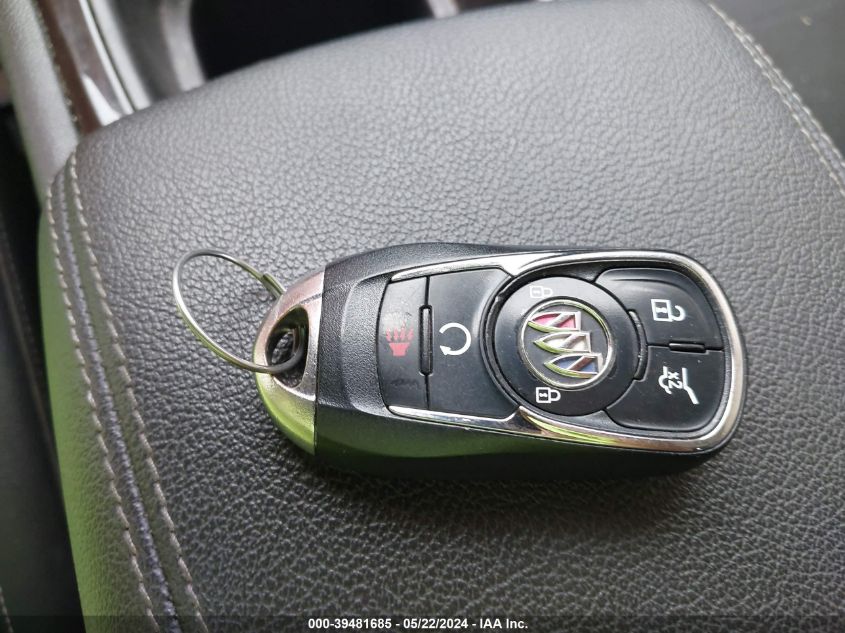 2018 Buick Regal Tourx Essence VIN: W04GV8SX2J1104570 Lot: 39481685