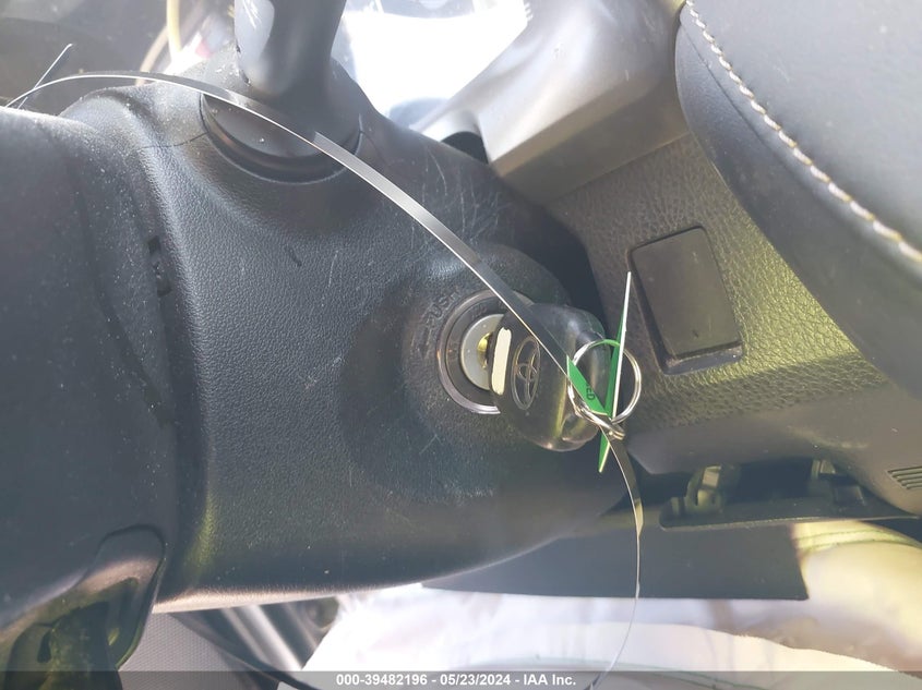 2014 TOYOTA RAV4 XLE - JTMRFREV4ED091479