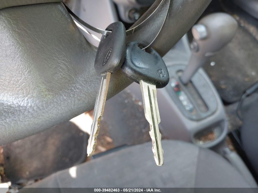 2005 Hyundai Accent Gls VIN: KMHCG45CX5U638691 Lot: 39482463