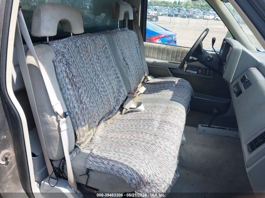 1992 Chevrolet Gmt-400 K1500 VIN: 1GCEK14K2NE105585 Lot: 39483308