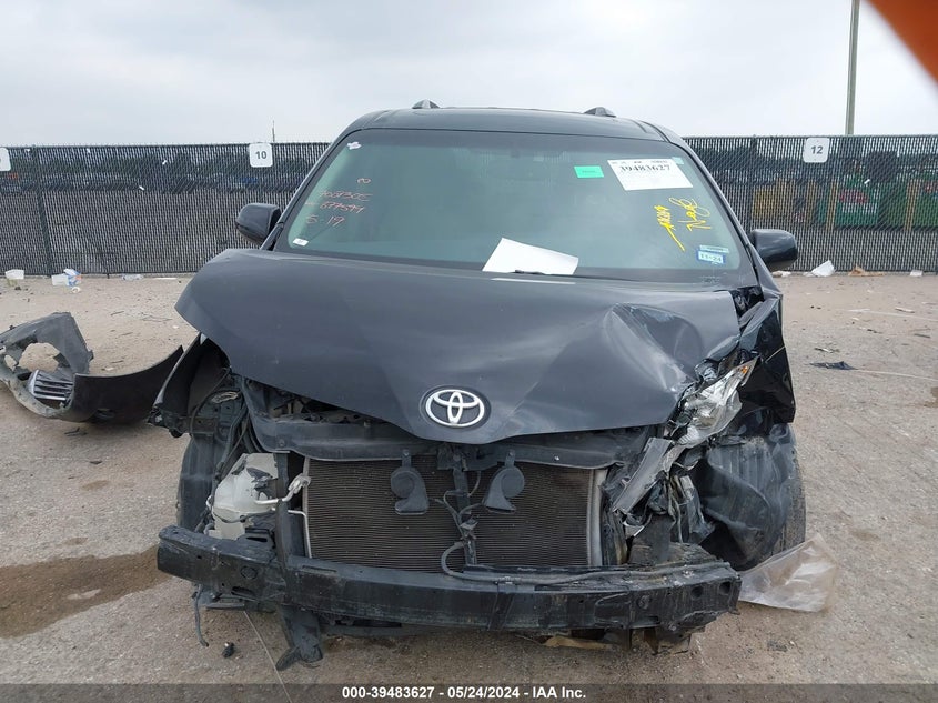 2017 Toyota Sienna Xle 8 Passenger VIN: 5TDYZ3DC0HS877594 Lot: 39483627