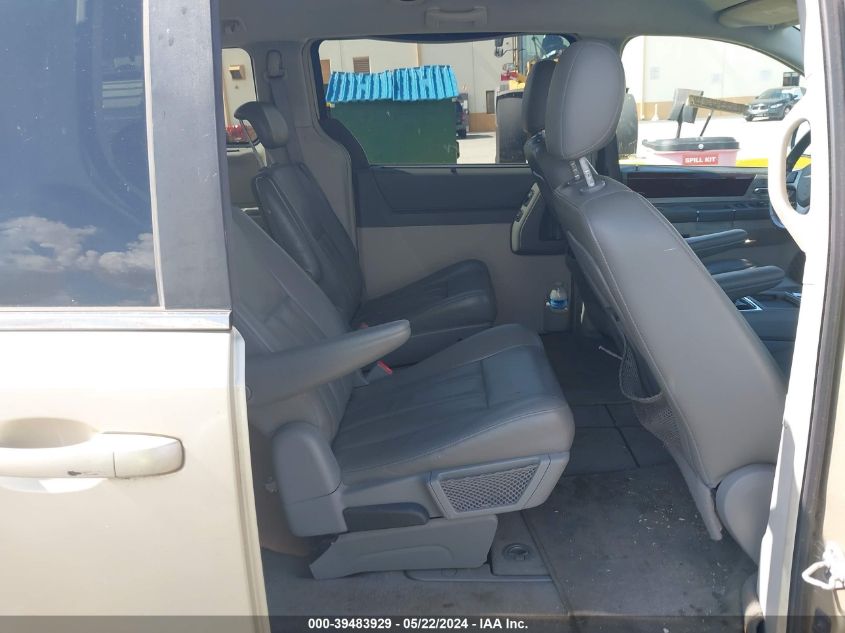 2010 Chrysler Town & Country Touring VIN: 2A4RR5D10AR233889 Lot: 39483929