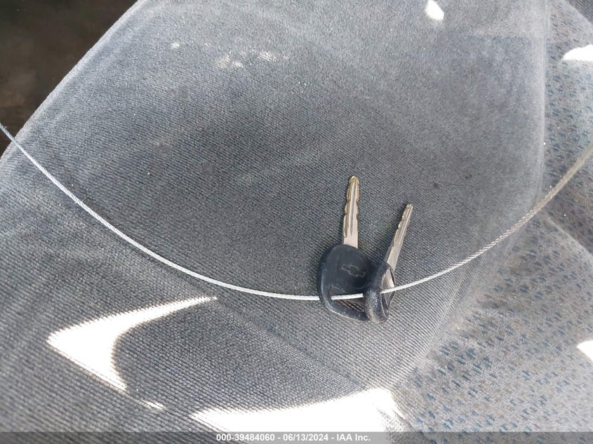 2000 Chevrolet Silverado 1500 VIN: 1GCEC14W4YZ130775 Lot: 39484060