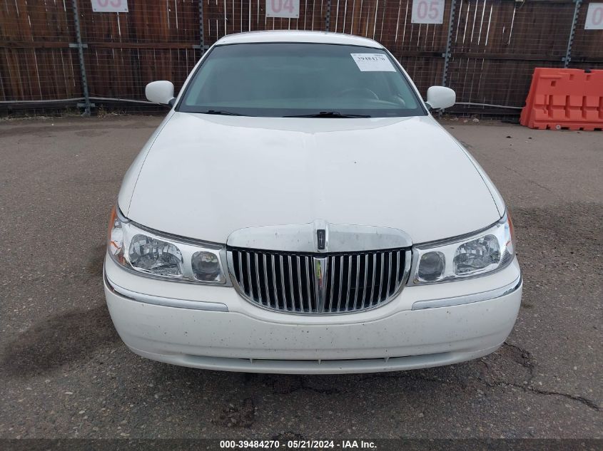 2000 Lincoln Town Car Executive VIN: 1LNHM81W0YY857615 Lot: 39484270