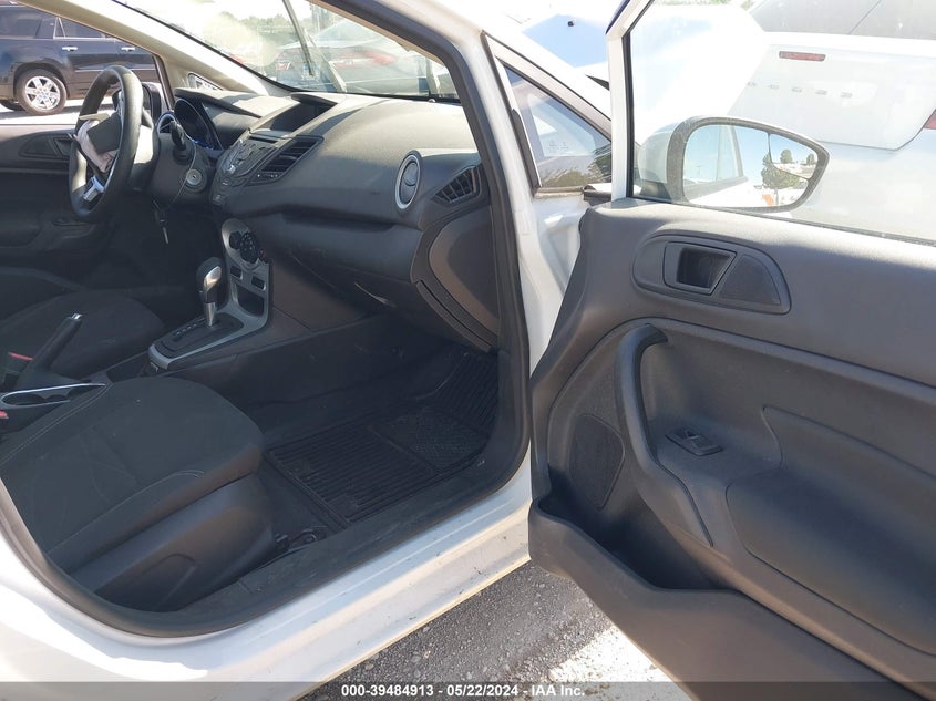 VIN 3FADP4EJXKM118696 2019 FORD FIESTA SE