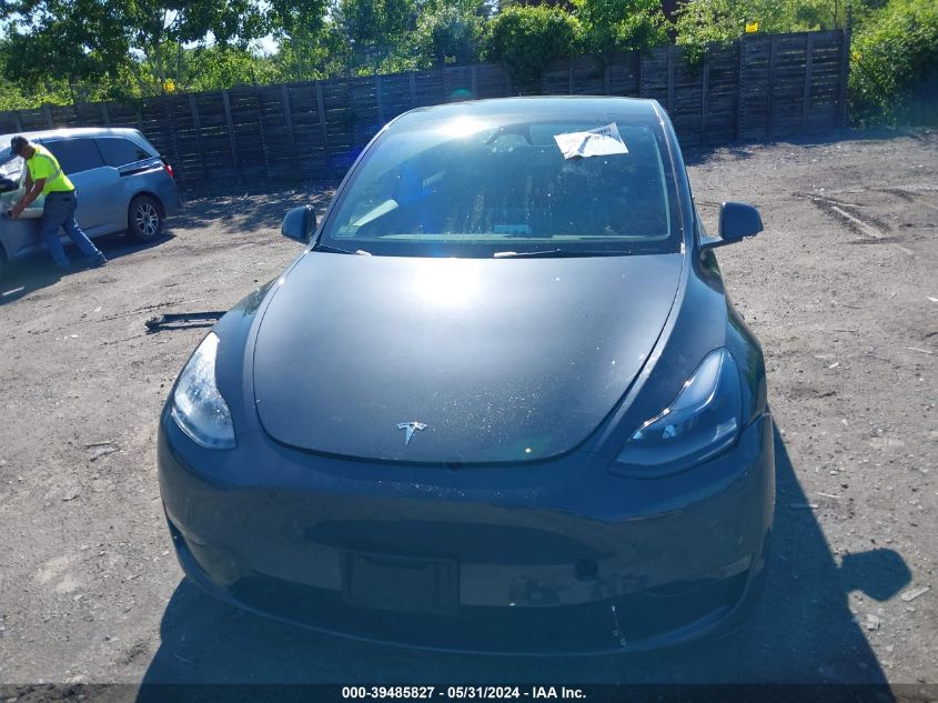 2024 Tesla Model Y Long Range Dual Motor All-Wheel Drive VIN: 7SAYGDEE4RA226258 Lot: 39485827