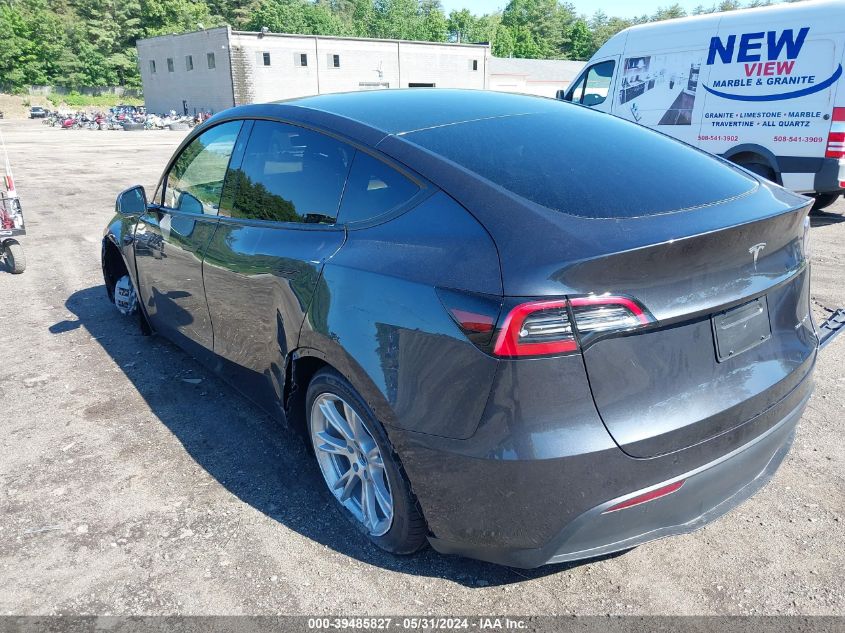 2024 Tesla Model Y Long Range Dual Motor All-Wheel Drive VIN: 7SAYGDEE4RA226258 Lot: 39485827