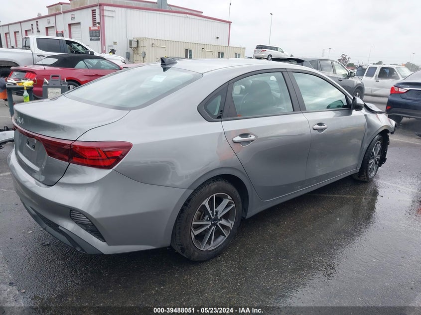 VIN 3KPF24AD5NE503082 2022 KIA FORTE LXS