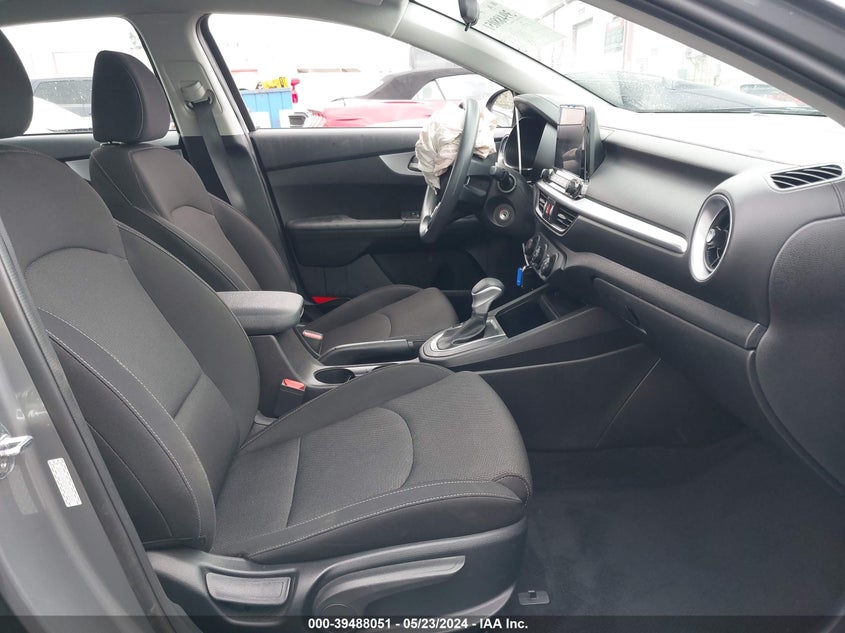 VIN 3KPF24AD5NE503082 2022 KIA FORTE LXS