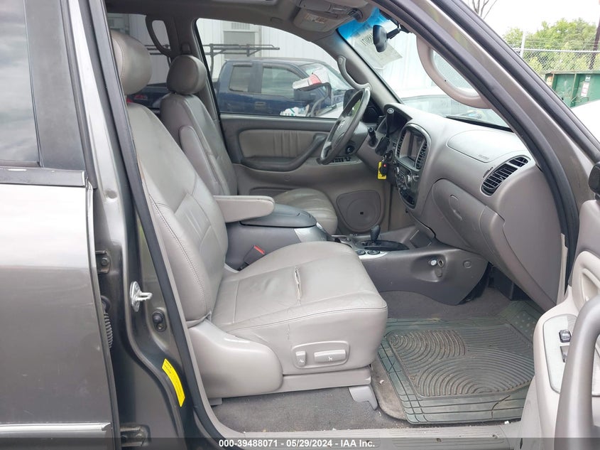 2003 Toyota Sequoia Limited V8 VIN: 5TDBT48AX3S193621 Lot: 39488071