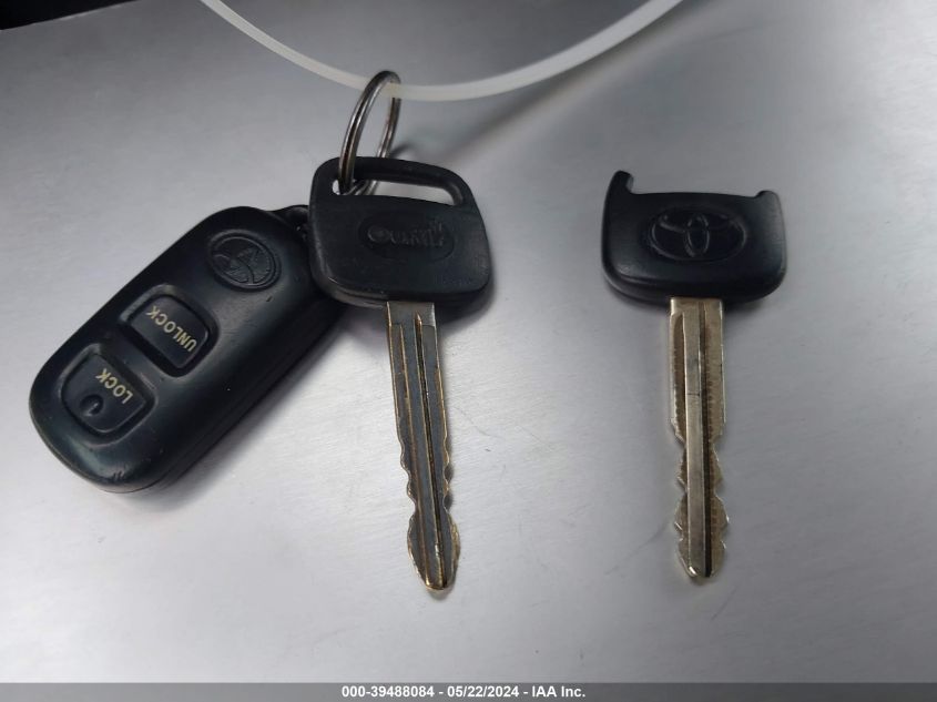 2000 Toyota Camry Le/Xle VIN: JT2BG28K1Y0494539 Lot: 39488084