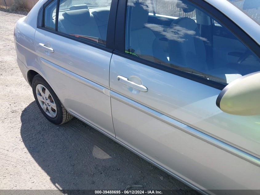 2008 Hyundai Accent Gls VIN: KMHCN46C68U228155 Lot: 39488695