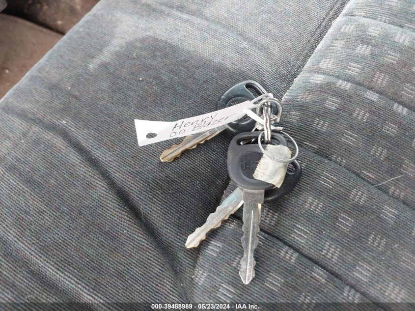 2000 Chevrolet Blazer Ls VIN: 1GNDT13W4Y2307970 Lot: 39488989