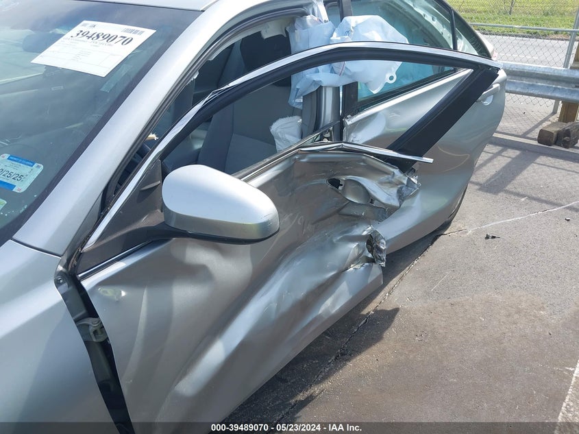 2016 Toyota Camry Le VIN: 4T4BF1FK0GR552138 Lot: 39489070