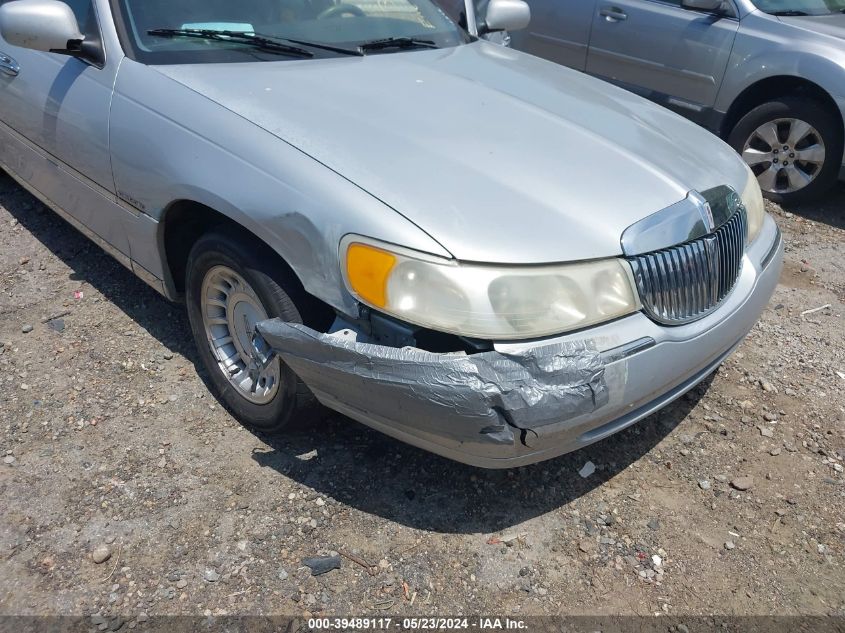 2000 Lincoln Town Car Executive VIN: 1LNHM81W0YY769003 Lot: 39489117