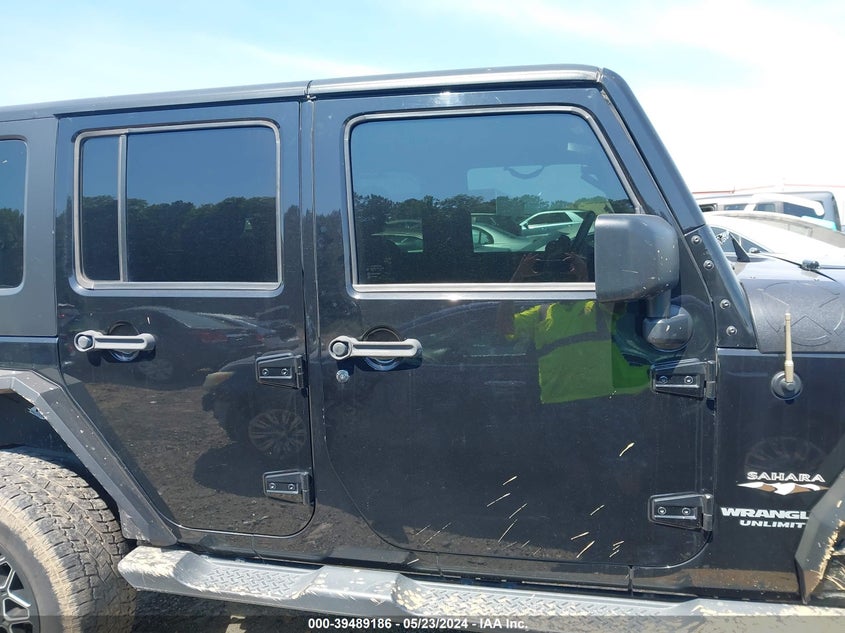 2016 JEEP WRANGLER UNLIMITED SAHARA - 1C4BJWEG3GL111794