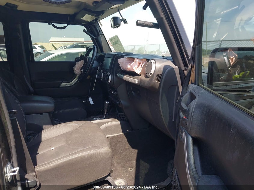 2016 JEEP WRANGLER UNLIMITED SAHARA - 1C4BJWEG3GL111794