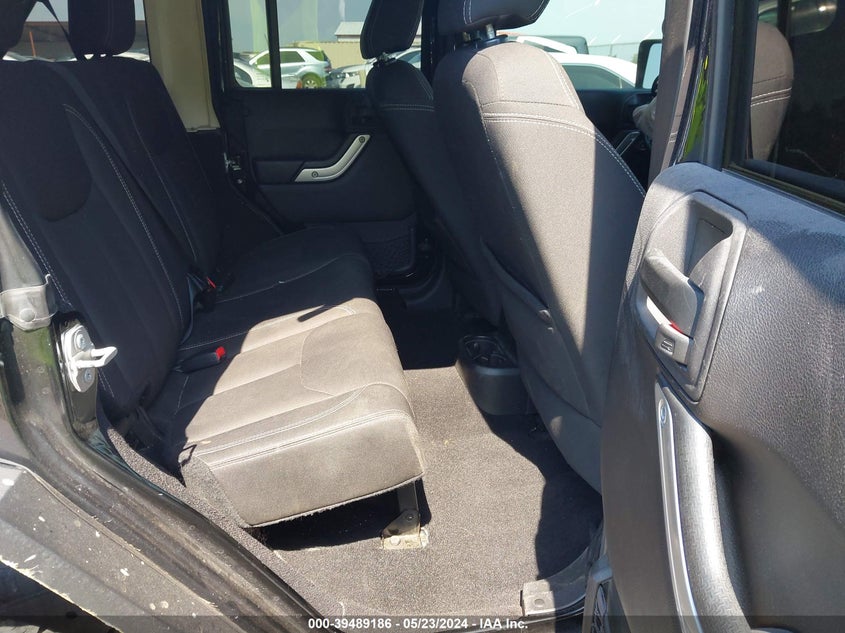 2016 JEEP WRANGLER UNLIMITED SAHARA - 1C4BJWEG3GL111794