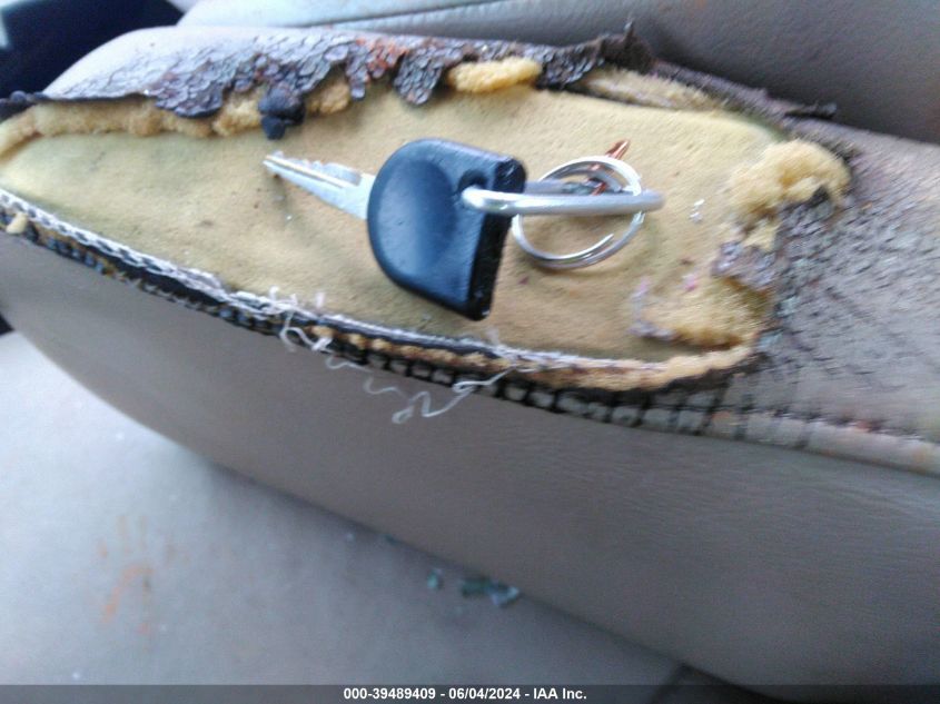 2004 Ford Crown Victoria Lx VIN: 2FAFP74W24X133319 Lot: 39489409