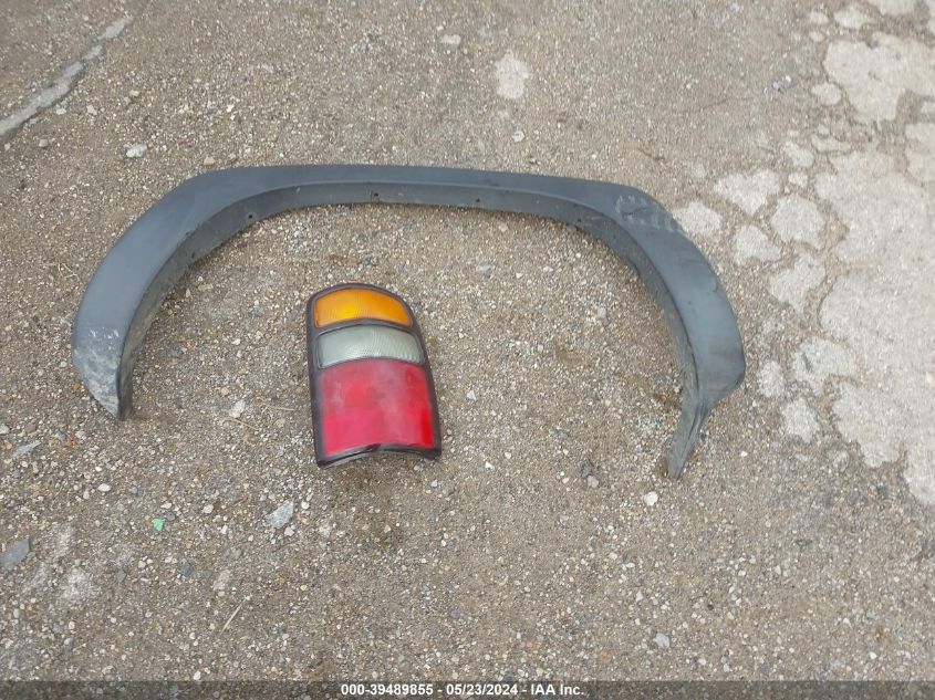 2005 Chevrolet Suburban 1500 Ls VIN: 1GNEC16Z95J238981 Lot: 39489855