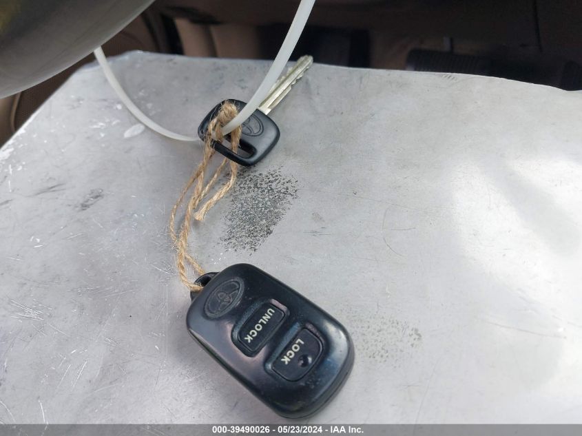 2000 Toyota Camry Le V6 VIN: 4T1BF22K4YU950766 Lot: 39490026