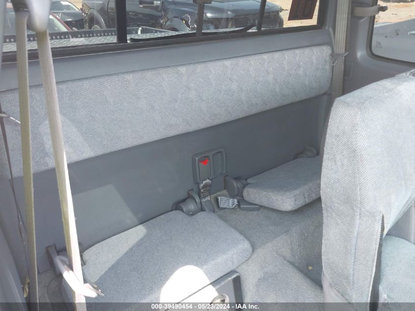 2000 Toyota Tacoma Base V6 VIN: 4TAWN72N7YZ601468 Lot: 39490454