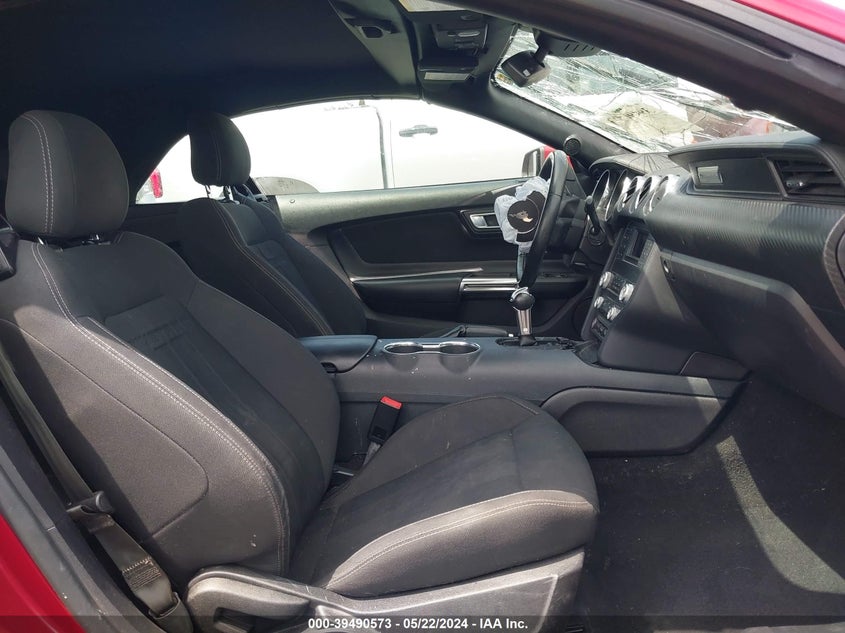 VIN 1FATP8UH7M5140228 2021 FORD MUSTANG