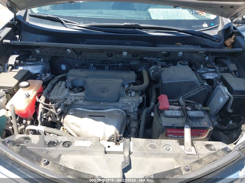 2018 TOYOTA RAV4 XLE - JTMRFREV5JD241450