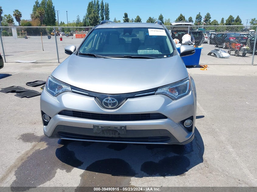 2018 TOYOTA RAV4 XLE - JTMRFREV5JD241450