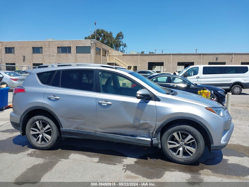 2018 TOYOTA RAV4 XLE - JTMRFREV5JD241450