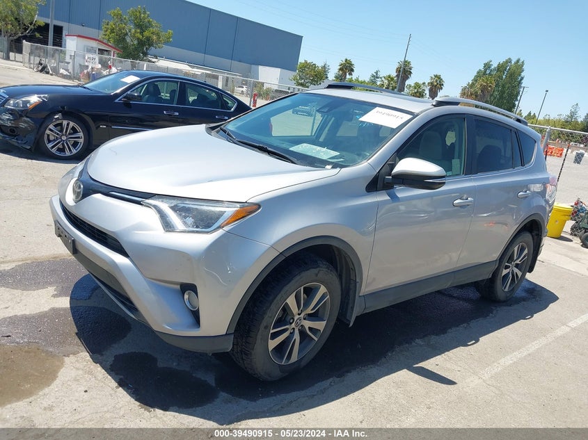2018 TOYOTA RAV4 XLE - JTMRFREV5JD241450