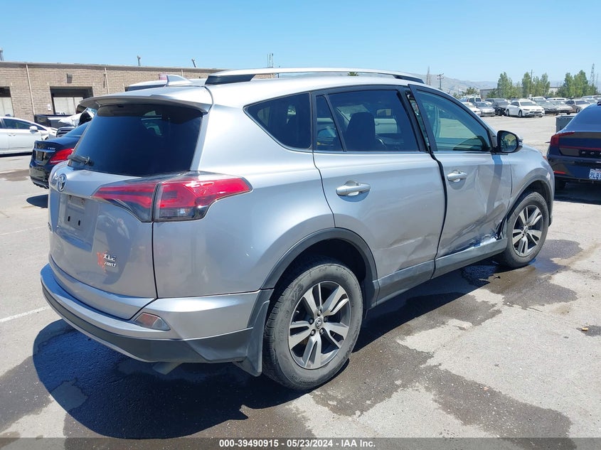 2018 TOYOTA RAV4 XLE - JTMRFREV5JD241450