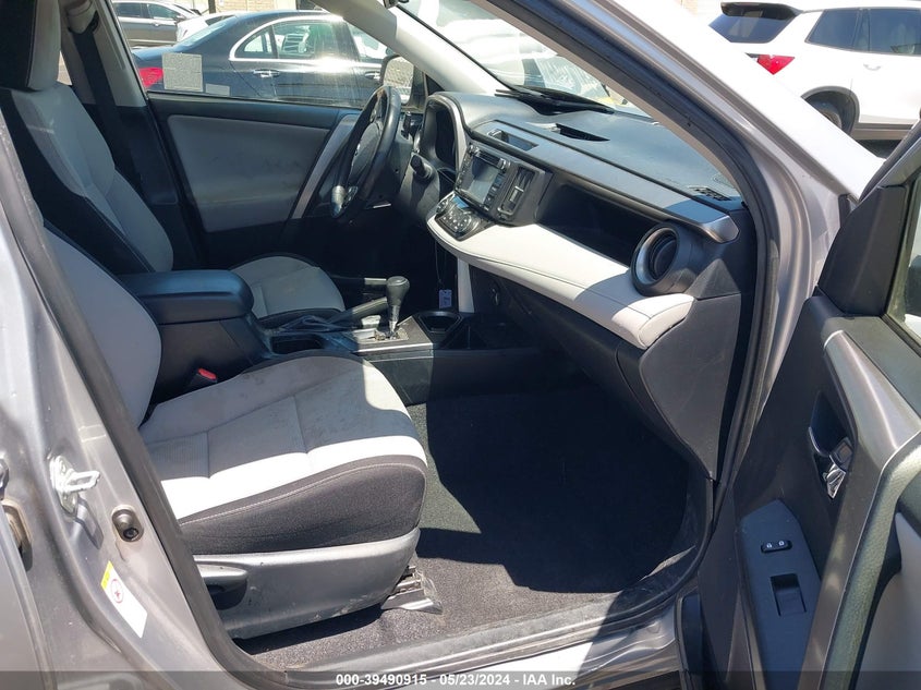 2018 TOYOTA RAV4 XLE - JTMRFREV5JD241450