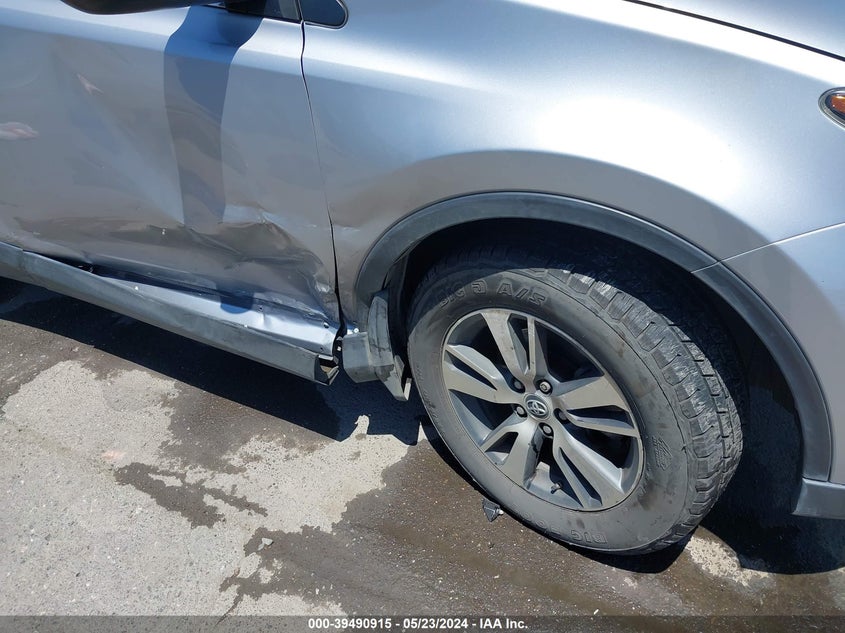 2018 TOYOTA RAV4 XLE - JTMRFREV5JD241450