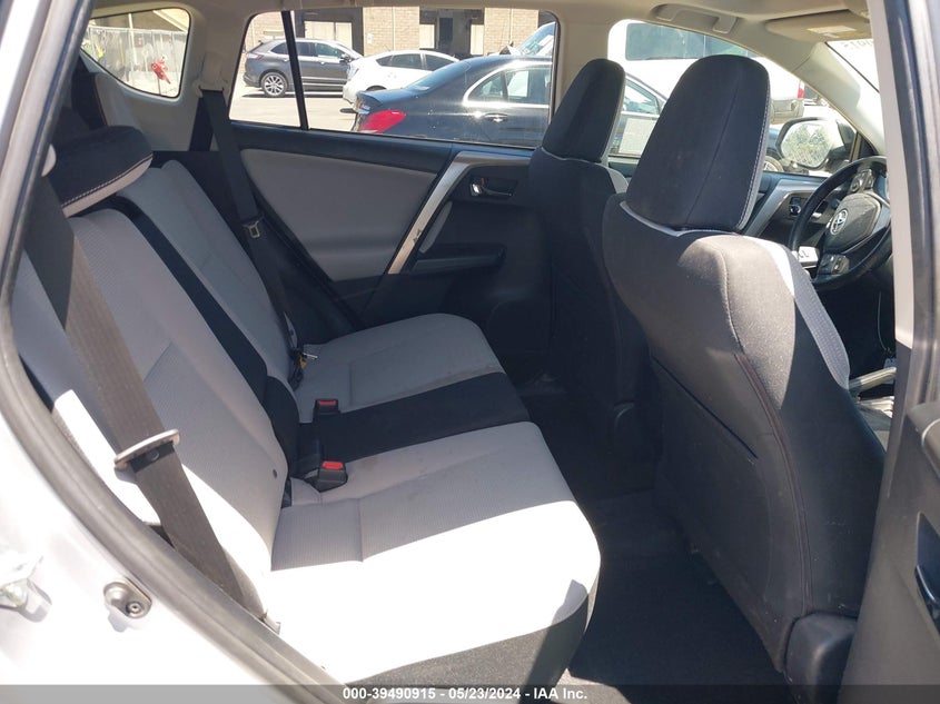 2018 TOYOTA RAV4 XLE - JTMRFREV5JD241450