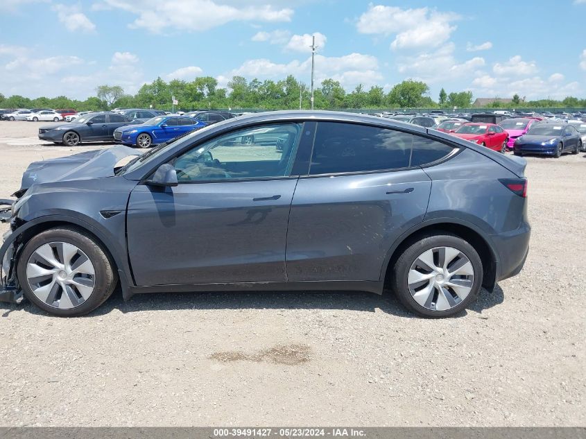 2022 Tesla Model Y Long Range Dual Motor All-Wheel Drive VIN: 7SAYGDEE9NA005703 Lot: 39491427