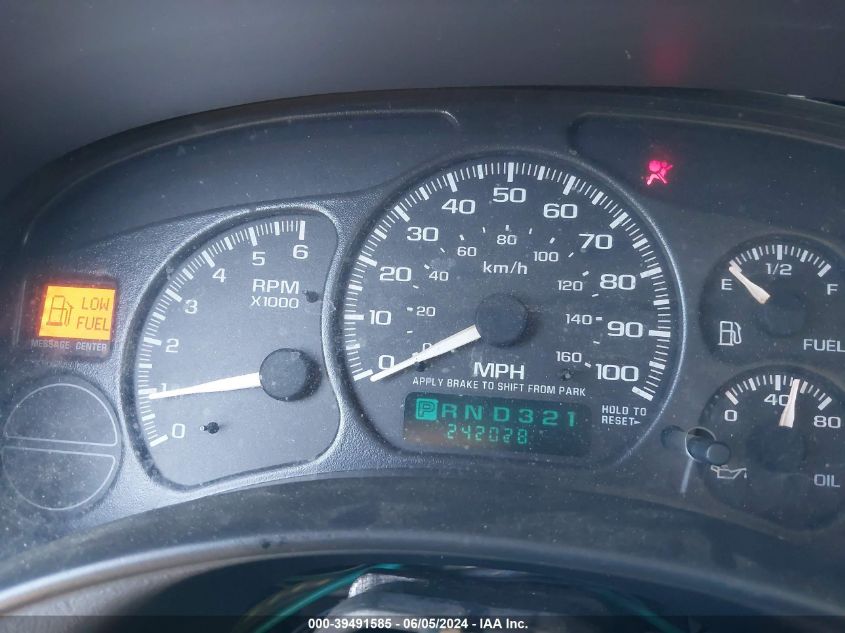 2002 Chevrolet Silverado 1500 VIN: 1GCEC14W32Z190828 Lot: 39491585