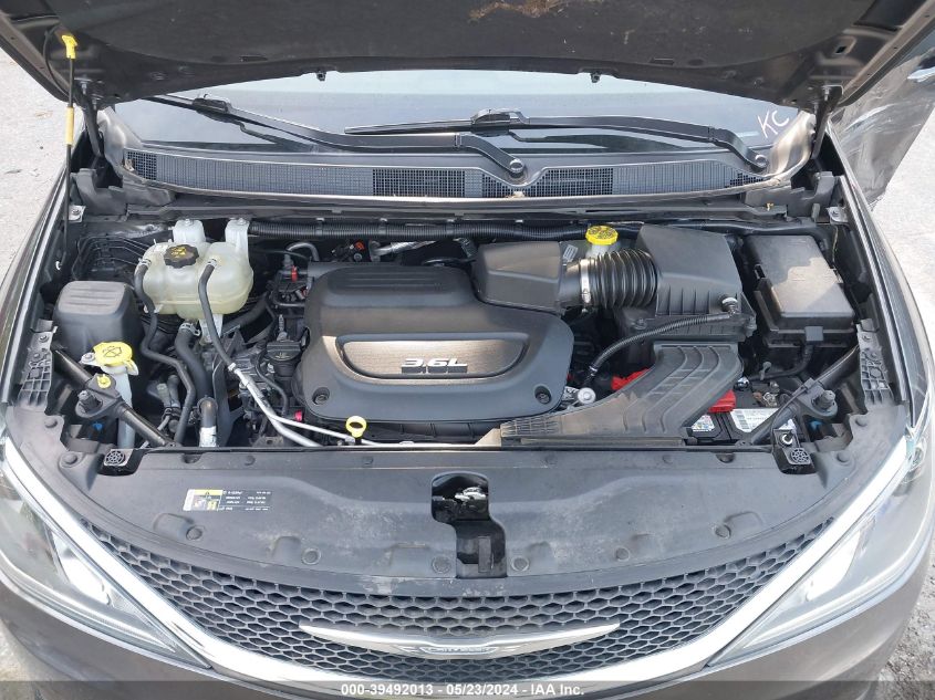 2017 Chrysler Pacifica Touring-L VIN: 2C4RC1BG7HR839966 Lot: 39492013