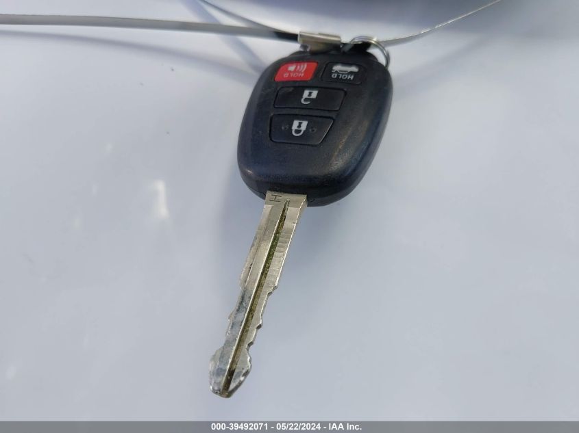 2017 Toyota Corolla Se VIN: 5YFBURHE2HP654520 Lot: 39492071