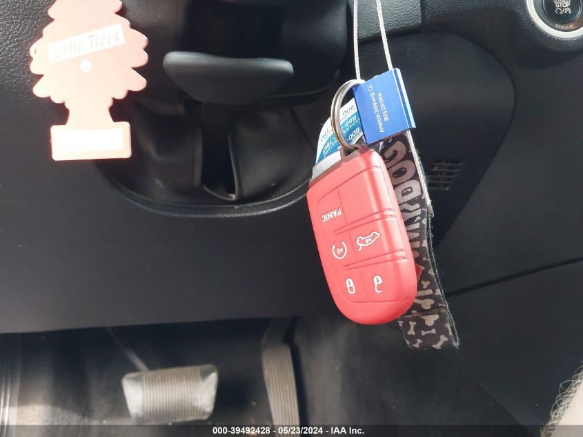 2015 Chrysler 300 Limited VIN: 2C3CCARG4FH831133 Lot: 39492428