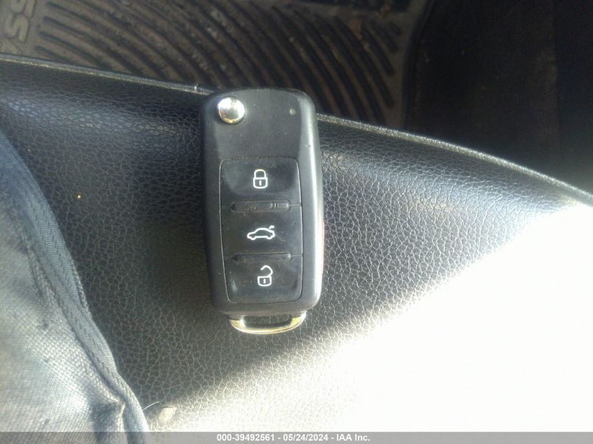 2015 Volkswagen Passat 1.8T Se VIN: 1VWBT7A3XFC027535 Lot: 39492561