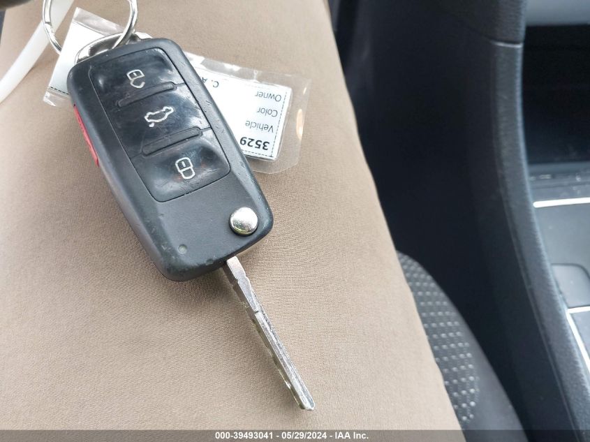 2017 Volkswagen Passat 1.8T S VIN: 1VWAT7A38HC062928 Lot: 39493041