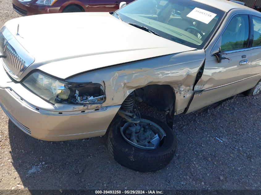 2005 Lincoln Town Car Signature VIN: 1LNHM81W55Y637124 Lot: 39493258